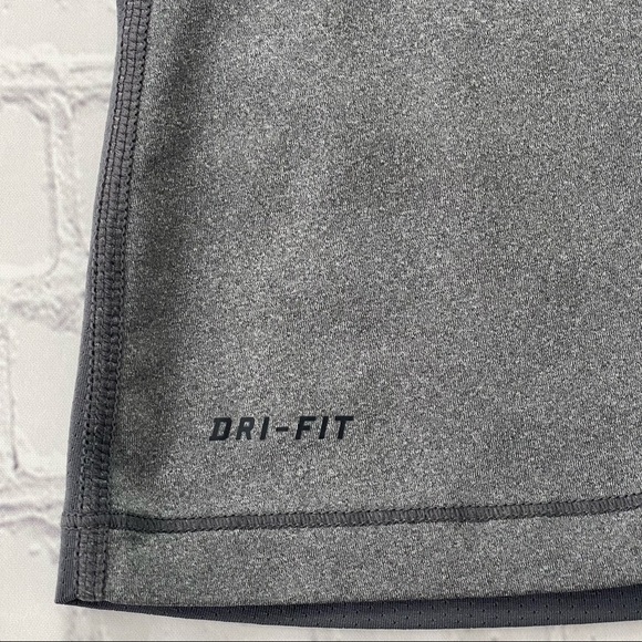 Nike Pro Woman’s Dri Fit Gray Workojt Tee shirt size M - Picture 8 of 9